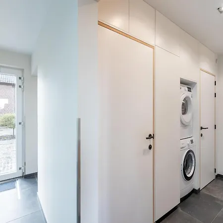 Spacious With Pond In Poperinge Casa vacanze