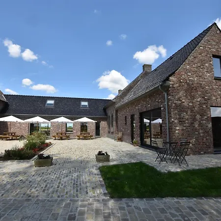 Spacious With Pond In Poperinge Casa vacanze