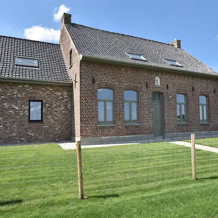 Casa vacanze Spacious With Pond In Poperinge *