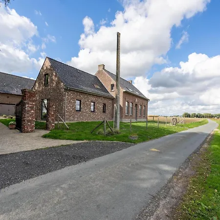 Casa vacanze Spacious With Pond In Poperinge *